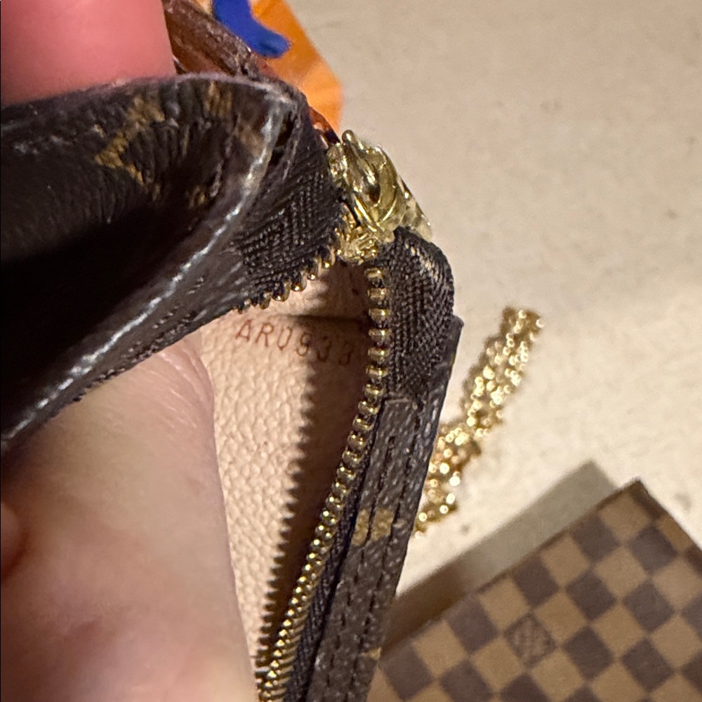 Louis Vuitton Monogram pouch - Picture 9 of 9